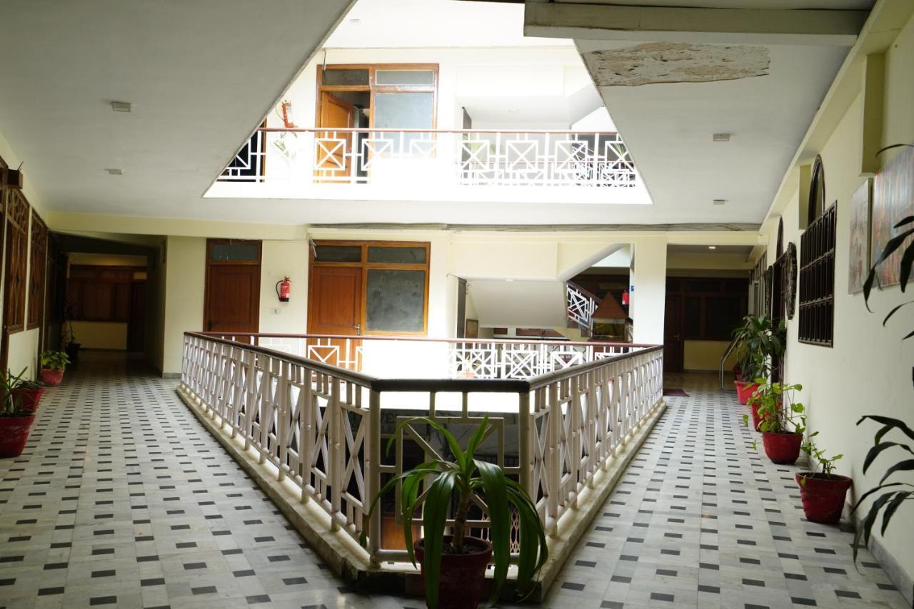 Hotel Gaurab Near Paltan Bazaar Dehradun Exterior foto