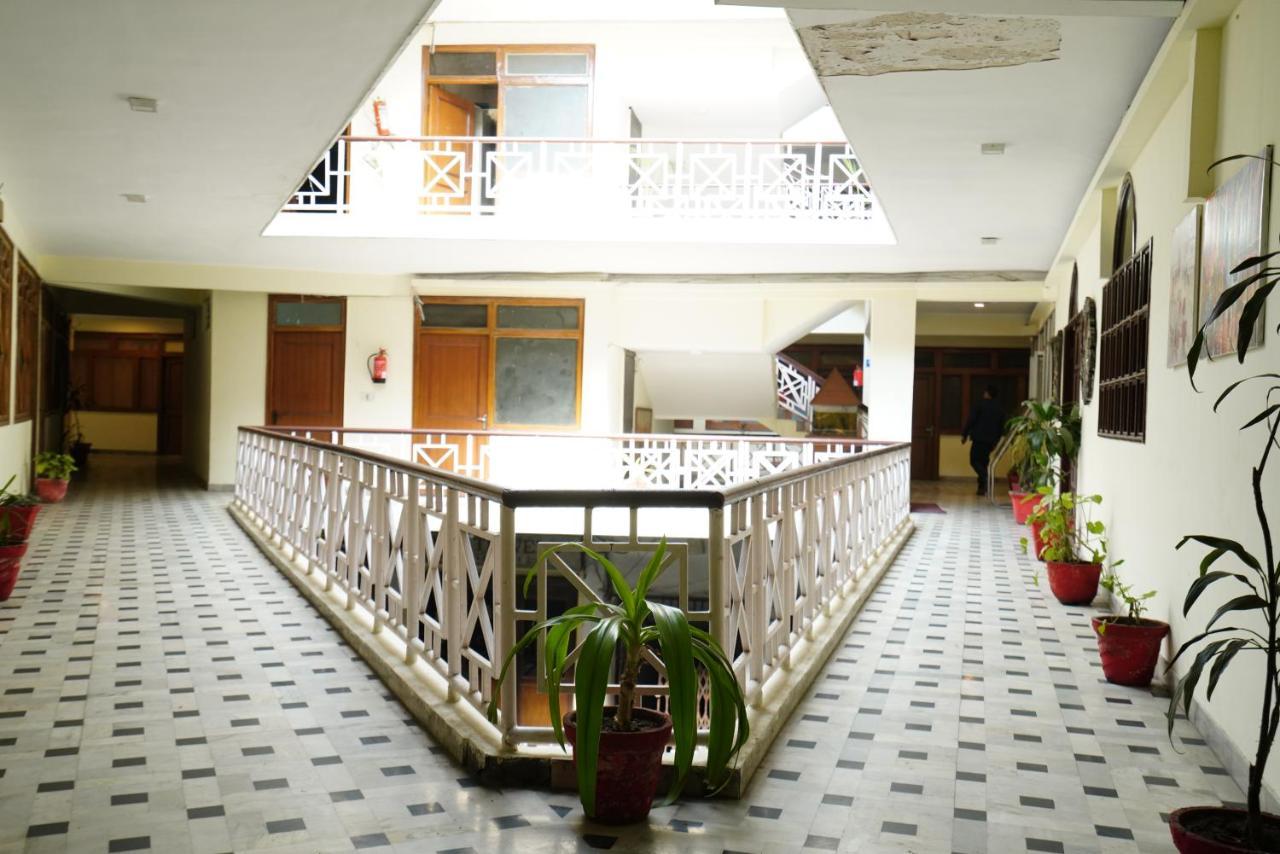 Hotel Gaurab Near Paltan Bazaar Dehradun Exterior foto